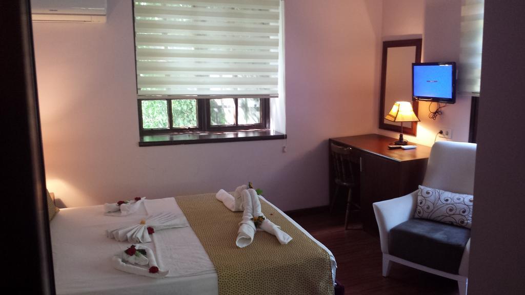 Kaleici Ozkavak Hotel อันตัลยา ภายนอก รูปภาพ